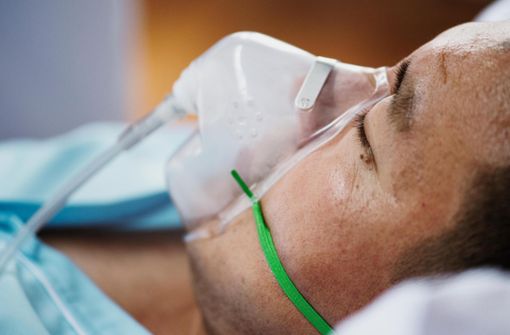 Manche Covid-19-Patienten benötigen zusätzlichen Sauerstoff. Warum das so ist, haben Tübinger Forscher herausgefunden. (Symbolfoto) Foto: AdobeStock/Rawpixel.com