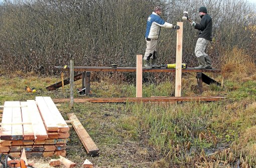 Holzspuntwände im Hauptgraben des Zollhausrieds sollen helfen, Teile des Naturschutzgebiets wieder dauerhaft zu vernässen. Foto: Privat