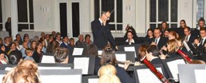 Beim Jahreskonzert der Stadtkapelle Rottweil steht erstmals der neue Dirigent Johannes Nikol am Pult. Fotos: kw Foto: Schwarzwälder Bote