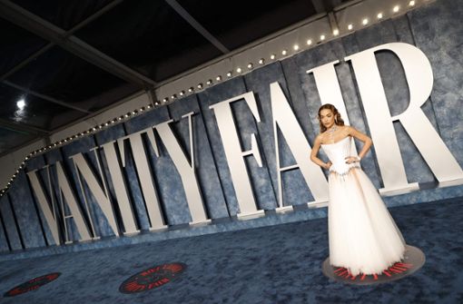 Bei Vanity Fair war der rote Teppich (in diesem Fall eher blau) besonders hochkarätig besetzt. Auch Rita Ora ließ sich die Party nicht entgehen. Foto: AFP/MICHAEL TRAN