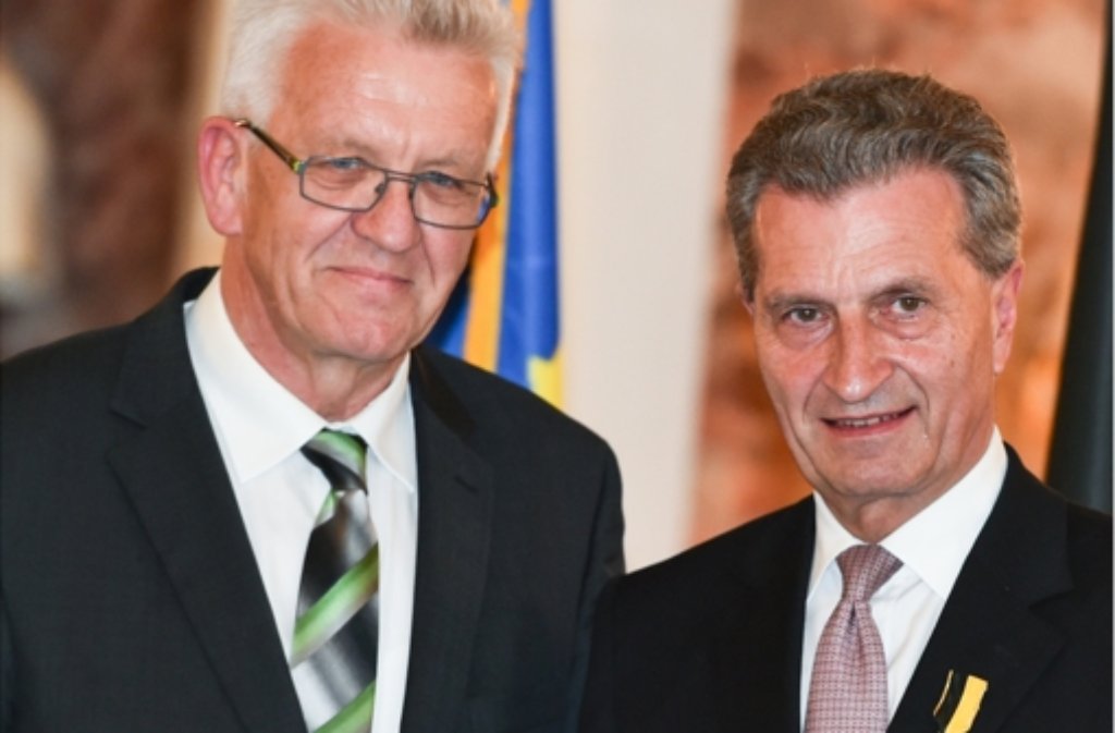 Winfried Kretschmann (links) hat die Verdienste des Ex-Ministerpräsidenten Günther Oettinger  gewürdigt.