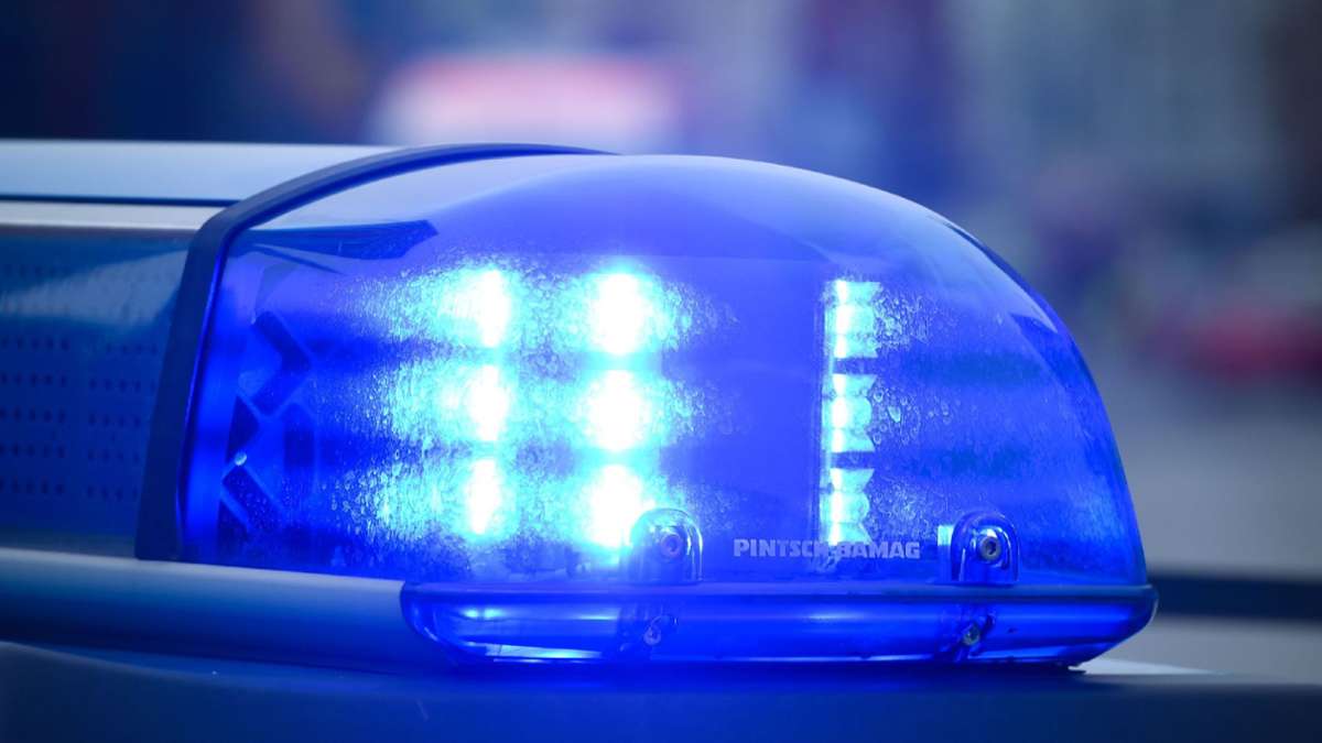 Polizei sucht schwarzen BMW: Unbekannter verursacht Unfall in Lahr und flüchtet