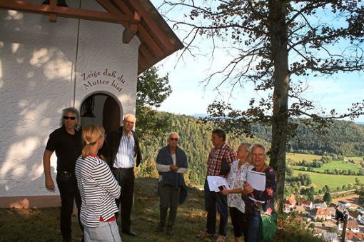 Das Kreativ-Team an der Marien-Kapelle bei der Ideenfindung für den BesinnungswegFoto: Mei Foto: Schwarzwälder Bote