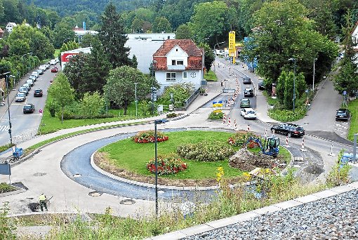 Der Kreisverkehr an der Herrenberger Straße  wird derzeit ausgebaut. Foto: Bernklau