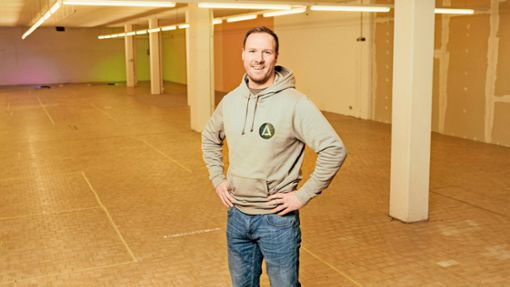 Sebastian Münch erfüllt sich einen Traum und eröffnet in der Blumberger Stadtmitte ein eigenes Sport- und Gesundheitszentrum, das Physiotherapie, Fitness und Ernährungsberatung vereint. Foto: Johannes Feederle