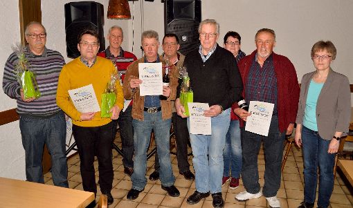 Einige Mitglieder des ehemaligen Verkehrsverein wurden nun von dem Nachfolgeverein Pro Altheim für ihre langjährige Mitgliedschaft geehrt. Foto: Morlok Foto: Schwarzwälder-Bote