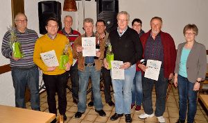 Einige Mitglieder des ehemaligen Verkehrsverein wurden nun von dem Nachfolgeverein Pro Altheim für ihre langjährige Mitgliedschaft geehrt. Foto: Morlok Foto: Schwarzwälder-Bote