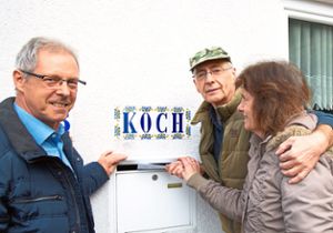Auch Andrea und Gerhard Engelhardt unterstützen Hartmut Kochs (links) Stellungnahme zum Entwurf des Teilregionalplans Windenergie der Region Nordschwarzwald. Foto: Helbig Foto: Schwarzwälder Bote