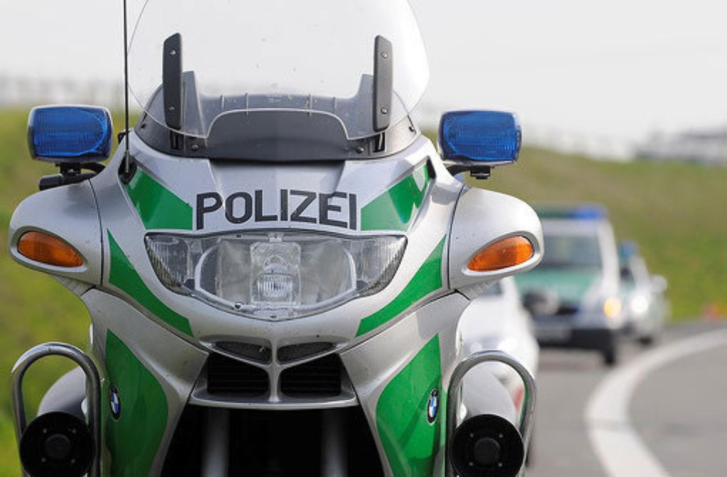 Der 39-jährige Fahrer eines Chevrolet hat in Holzgerlingen im Kreis Böblingen beim Überholvorgang einen Radfahrer erfasst - und weitere Polizei-Meldungen aus der Region Stuttgart. Foto: 7aktuell.de/Symbolfoto