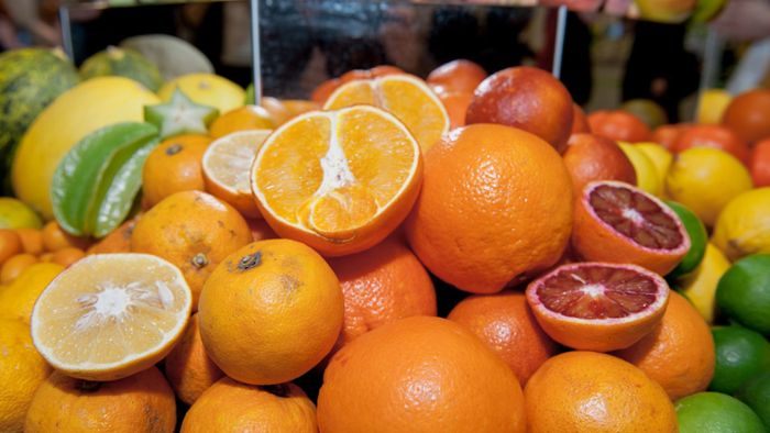 Warum werden Orangen in roten Netzen verkauft?