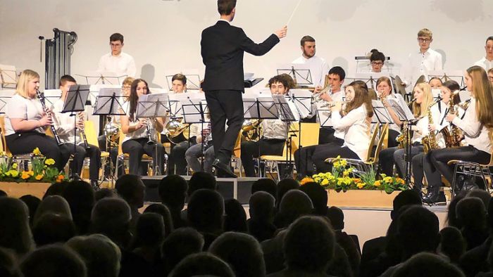 Gemeinsames Jugendorchester brilliert bei Jubiläumskonzert