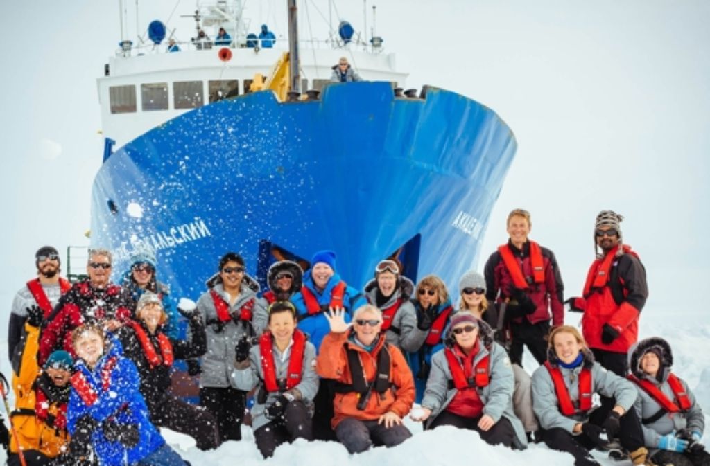 Das in der Antarktis eingeschlossene Forschungsschiff MV Akademik Shokalskiy Foto: FOOTLOOSEFOTOGRAPHY.COM/dpa