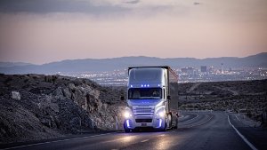 Daimler lässt Laster von der Leine