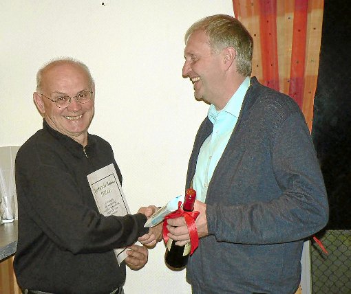 Ehrenmitglied Klaus-Dieter Springmann (links) mit dem Vorsitzenden Helmut Link Foto: Link Foto: Schwarzwälder-Bote