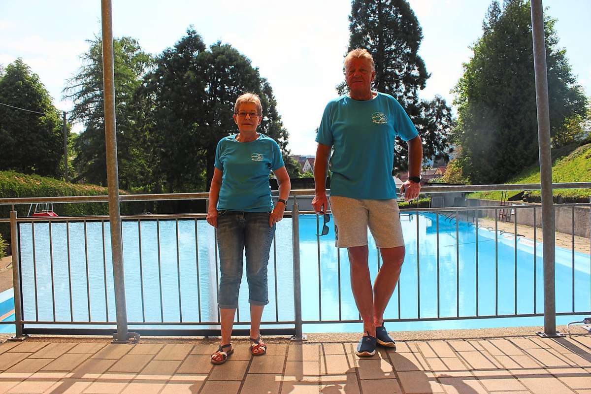 Gabi und Steffen Polke hoffen auf mehr Besucher im Streichener Freibad. Foto: Breisinger