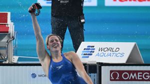 Angelina Köhler hat sich den WM-Titel über 100 Meter Schmetterling geholt. Foto: AFP/SEBASTIEN BOZON