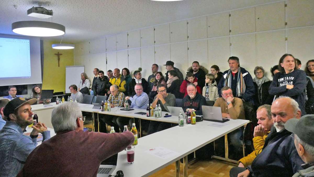 Flüchtlingssituation in Fluorn-Winzeln: Aufgeladene Stimmung bei Bürgerfragestunde