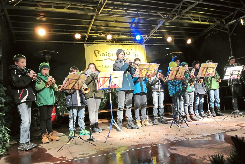 Auch das  Bläserensemble der Jugendmusikschule bereicherte den Baiersbronner Winterzauber.  Fotos: Braun