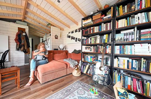 Platz ist in der kleinsten Hütte: Einblick in das Tiny House von Larissa Pferdmenges in Waldbronn. Foto: Uli Deck