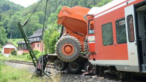 Zug erfasst Lkw in Talhausen: 33 Verletzte