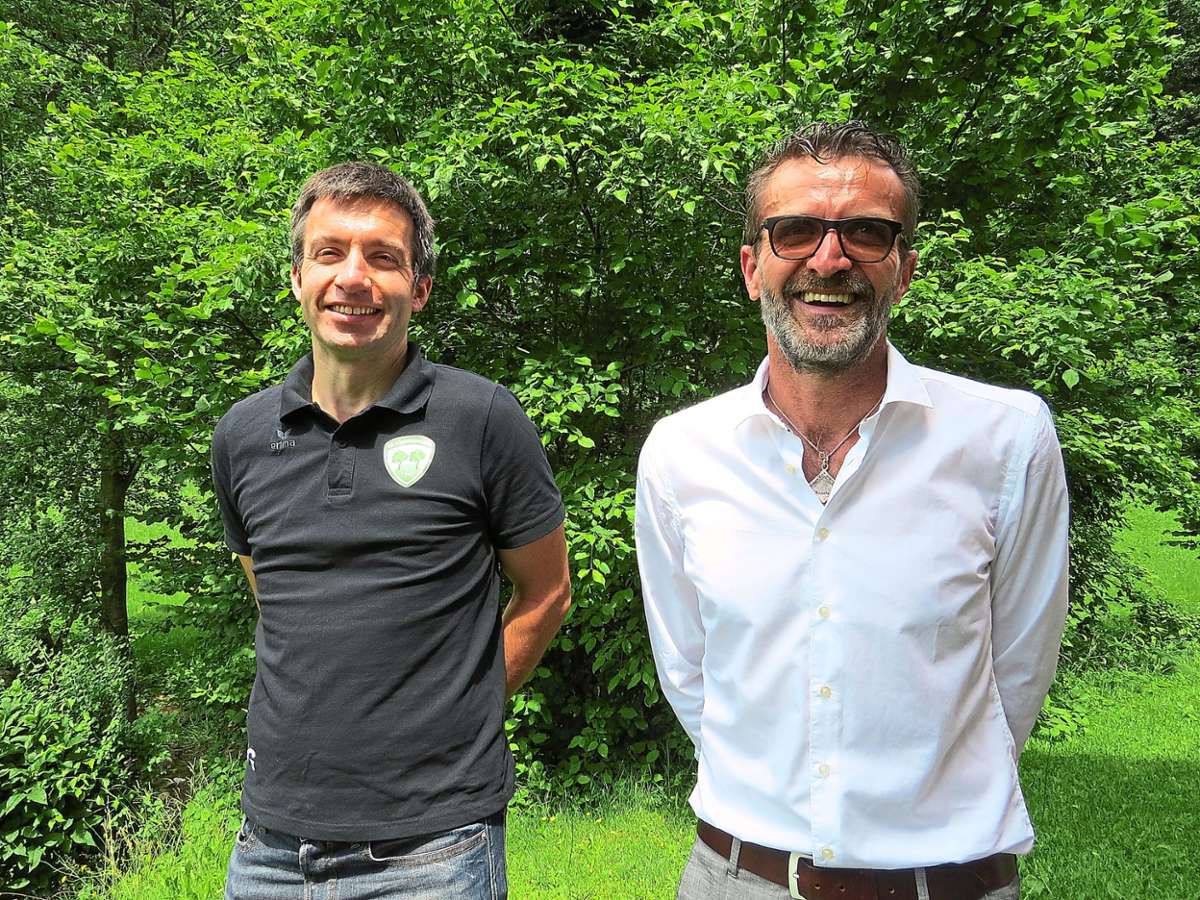 Daniel Geiger (links), der bisherige Vorstand (Geschäftsbereich) der Sportgemeinschaft Schweighausen,  löst nach zwölf Jahren Damian Göppert als Gesamtvorsitzender ab.  Foto: Fischer