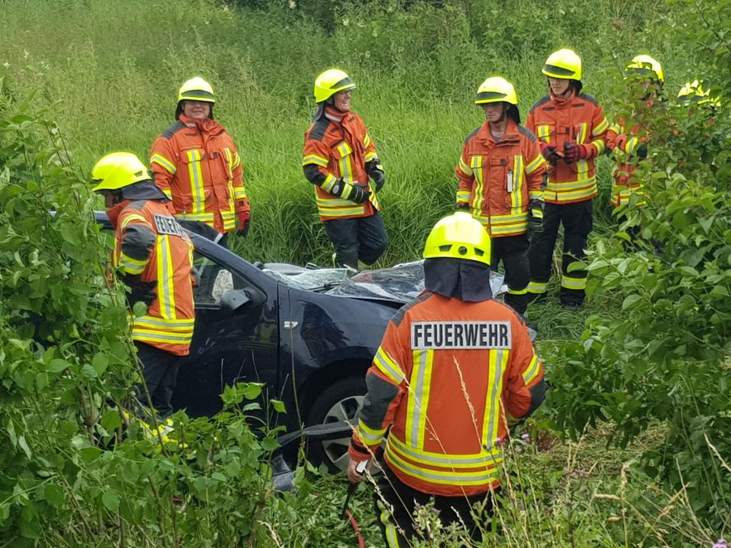 Bei einem Frontalzusammenstoß auf der L 422 zwischen Dunningen und Seedorf ist am Freitagnachmittag ein Autofahrer schwer verletzt worden. Zum Artikel