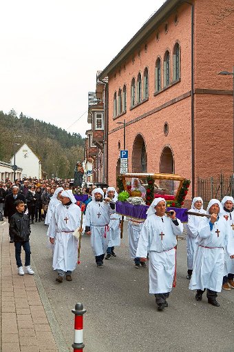 An Karfeitag zieht die Prozession der Italiener durch die Stadt.  Foto: Archiv Foto: Schwarzwälder-Bote