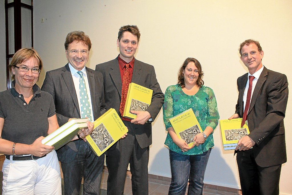 Simone Maiwald, Adelbert Hugger, Robert Fecher, Martina Meyr und Dirk Krausse (von links) bei der Buchpräsentation.  Foto: Hermann Foto: Schwarzwälder-Bote