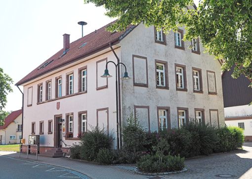 In den Sommerferien wird das Schul- und Rathaus in Oberiflingen renoviert. Der Gemeinderat hat  die Aufträge vergeben.  Foto: Ade Foto: Schwarzwälder Bote