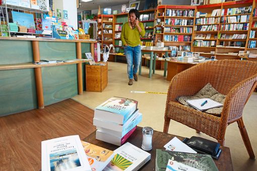 In einem Buchladen stehen nun einmal viele Bücher, und eine Buchhändlerin sollte viele davon gelesen haben. Teresa Welte fällt es deshalb schwer, sich auf einen Lieblingstitel zu beschränken. Foto: Stopper Foto: Schwarzwälder Bote