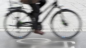 Radfahrer erfasst Fußgänger bei Villingendorf und stürzt
