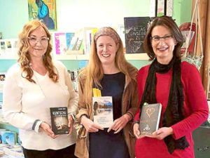 Symone Hengy, Elke Reinauer und Gabi Kreher (von links) lesen aus ihren Büchern.  Foto: Veranstalter Foto: Schwarzwälder Bote
