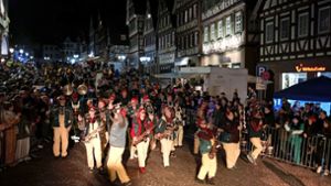 Rund 1500 Häs- und Maskenträger ziehen durch die Hesse-Stadt