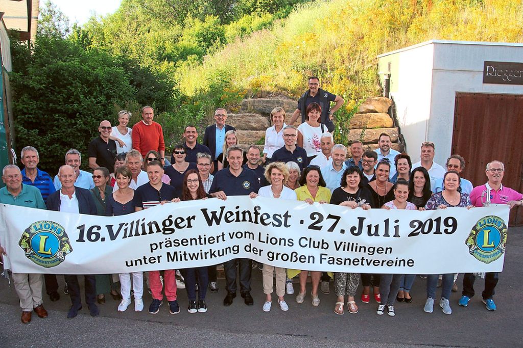 Auf viele helfende Hände kann sich der Lions-Club Villingen bei seinem Weinfest am 27. Juli in der Innenstadt verlassen.  Foto: Heinig Foto: Schwarzwälder Bote