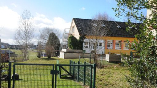 Der Kindergarten-Anbau ist auf dem Spielgelände neben dem bisherigen Bestand geplant Foto: Ziechaus