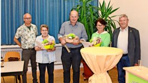 Uwe Kühne (links) und Ulli Ende (rechts) haben Rosemarie Müller, Hermann Kotz und Petra Maier geehrt. Foto: Kühne