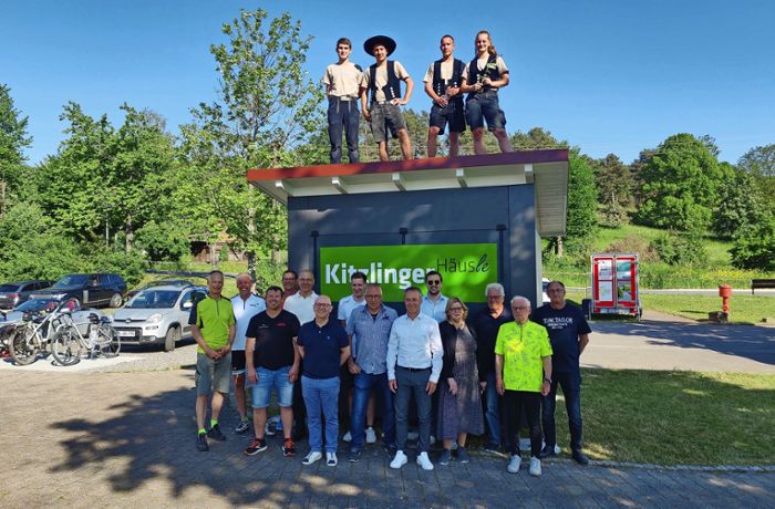 Stand in Renfrizhausen: Azubis bauen Verkaufshäusle am Sportpark
