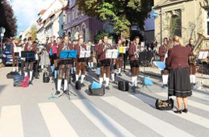 Viele Besucher und Musiker waren am Sonntag beim Donaurauschen Transit und Echo zum 100-jährigen Jubiläum der Donaueschinger Musiktage in der Stadt unterwegs. Warum geht das nicht auch beim Herbstfest? Foto: Moritz