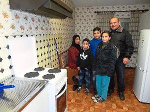 Froh, eine Bleibe zu haben: Diese syrische Familie gehört zu den 33 Asylbewerbern, die neu in Pfalzgrafenweiler sind.  Foto: Blaich