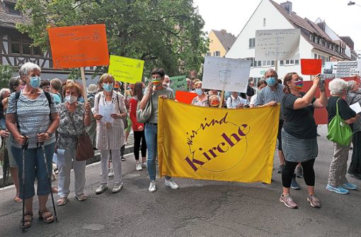 Ende Juli hatten knapp 200 Katholiken in Freiburg gegen die Entscheidung der Erzdiözese demonstriert. (Archivfoto) Foto: Reinhard