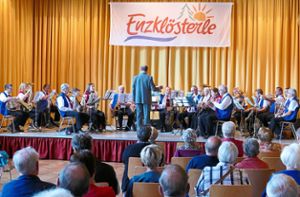 Der Musikverein Enzklösterle beim Pfingstkonzert in der Festhalle. Foto: Stadler Foto: Schwarzwälder Bote