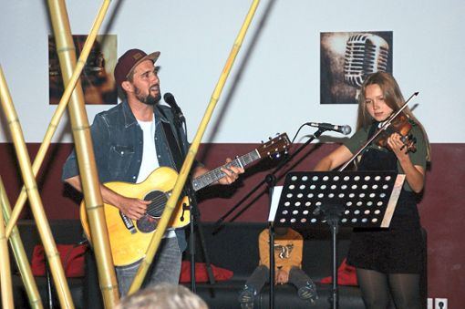 Tobias Conzelmann und Carla Klein umrahmten den Gottesdienst musikalisch.  Foto: Franke Foto: Schwarzwälder Bote