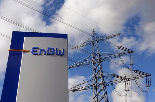 EnBW-Zentrale in Karlsruhe: Unrentable Kraftwerke kosten den Konzern weit über eine Milliarde Foto: dpa