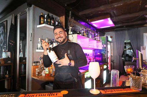 Veysi Sahin verabschiedet sich am Wochenende vom Glunkenhaus. 15 Jahre lang hatte er die Bar in der Villinger Färberstraße geführt. Foto: Eich