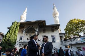 Beim Tag der Offenen Moschee waren mehr als 700 islamische Gotteshäuser am Freitag für Interessierte geöffnet.  Foto: dpa