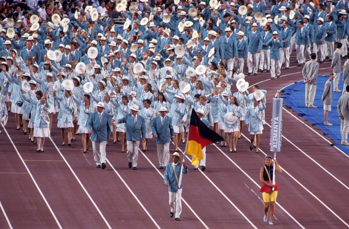 1992 bei den Olympischen Spielen in Barcelona fungierte  der Ruderer Manfred Klein als Fahnenträger der deutschen Mannschaft bei der Eröffnungsfeier. Der Berliner war 1988 Olympiasieger.