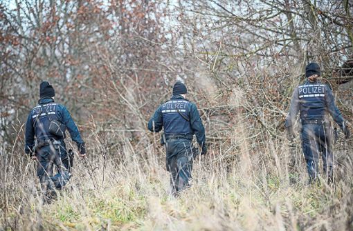 Die Beamten der Bereitschaftspolizei suchten in Villingen die Uferbereiche entlang der Brigach nach dem Vermissten Dirk Brünker ab. Foto: Eich