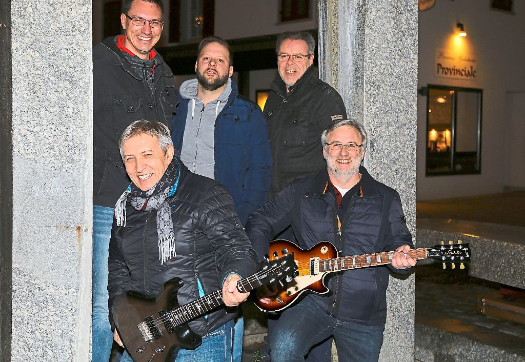 Bei der Silvesterparty auf dem Vorstadtplatz erwartet die Besucher Live-Musik mit der Nagolder Coverrockband Prime Age.  Foto: Priestersbach Foto: Schwarzwälder-Bote