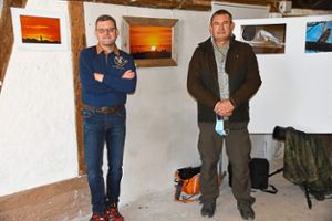 Dieter Schuler (links) und Rüdiger Wysotzki präsentierten in der Fotogalerie en dr Schuier ihre Fotografien. Foto: Lissy