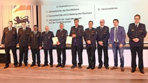 Die neue Führungsspitze und  die Geehrten der Kippenheimer Feuerwehr sowie Bürgermeister Matthias Gutbrod (Zweiter von links). Foto: Schillinger-Teschner